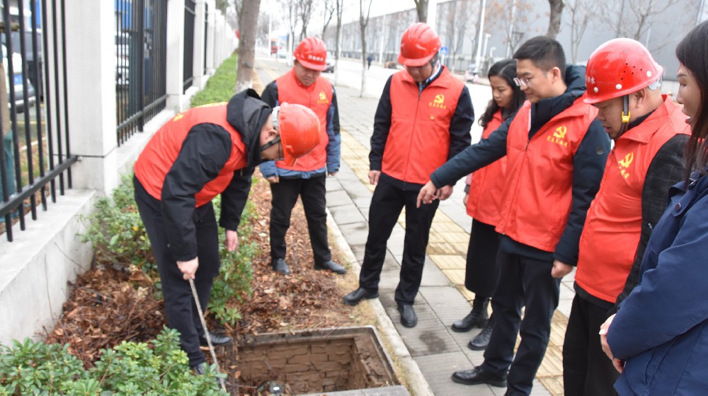 学习雷锋，我们在行动！